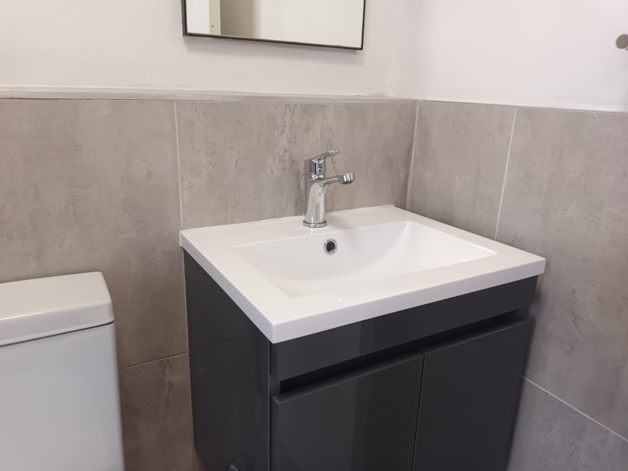 To Let 1 Bedroom Property for Rent in Thornton Western Cape